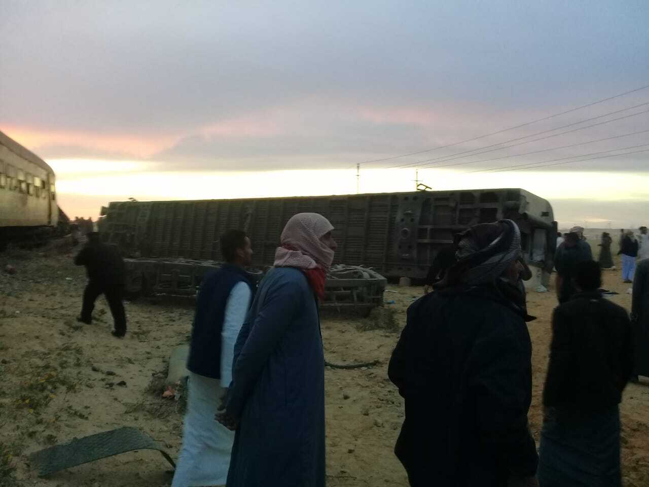 صور.. ارتفاع مصابي حادث القطار بمصر لـ 38 شخصًا