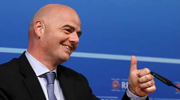 رئيس الفيفا: كورونا يضع كرة القدم في خطر
