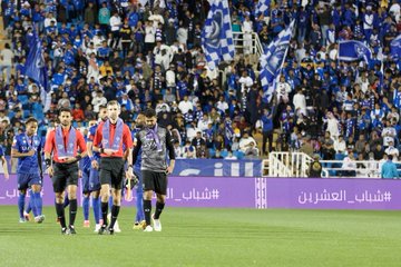 تعليقات نارية بعد أفعال الـVAR بمباراة الهلال والتعاون