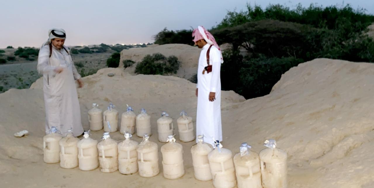 صور.. ضبط مصنع للخمور في الدرب