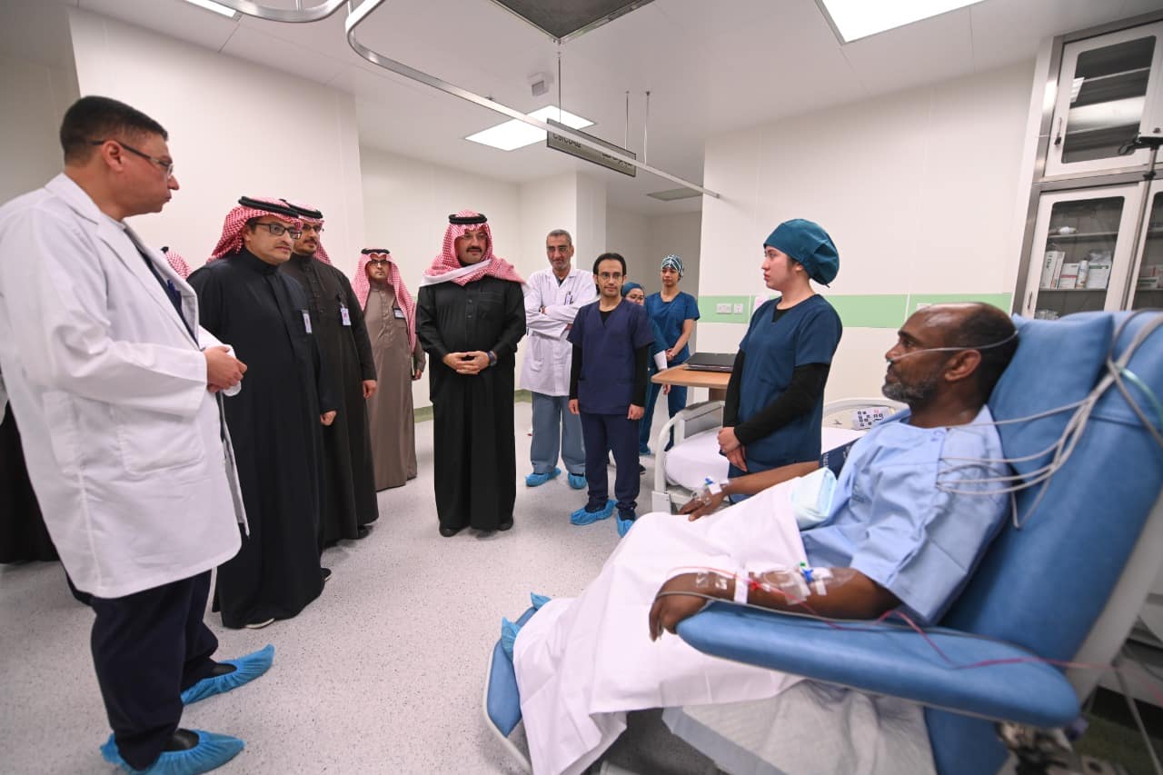 تفاصيل اتصال أمير عسير بوزير الصحة بعد زيارته لمركز القلب بأبها