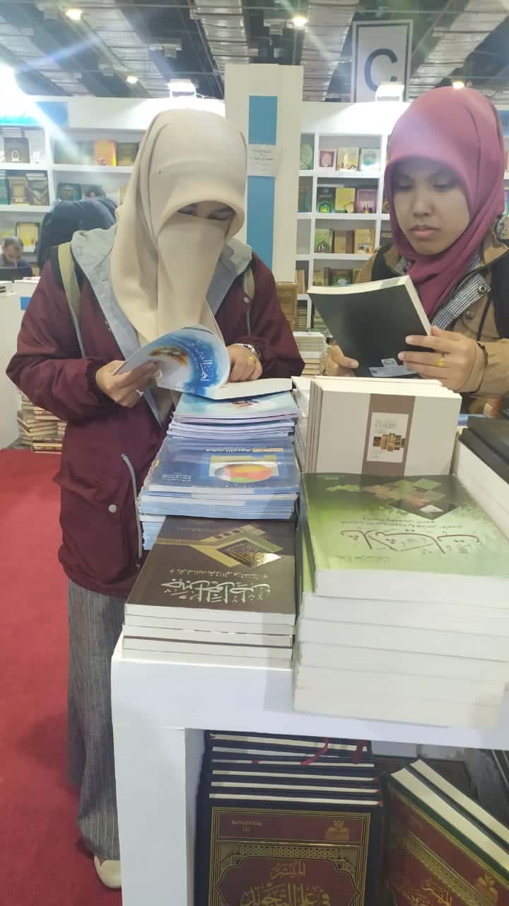 إقبال لافت على الكتب السعودية في معرض القاهرة