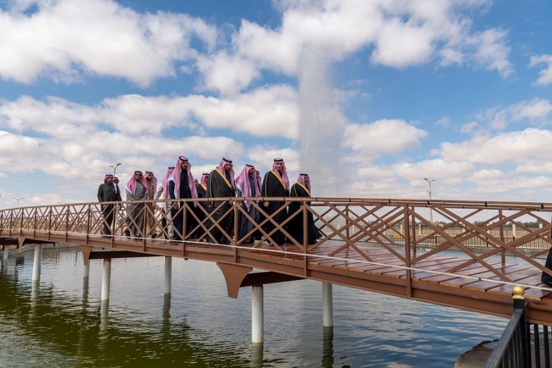 أمير الجوف يفتتح المركز الحضاري في الأضارع