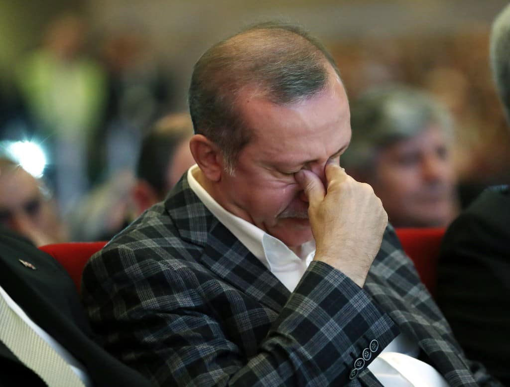 جيران أردوغان يروون قصة تحرشه بفتاة وعقاب والده له