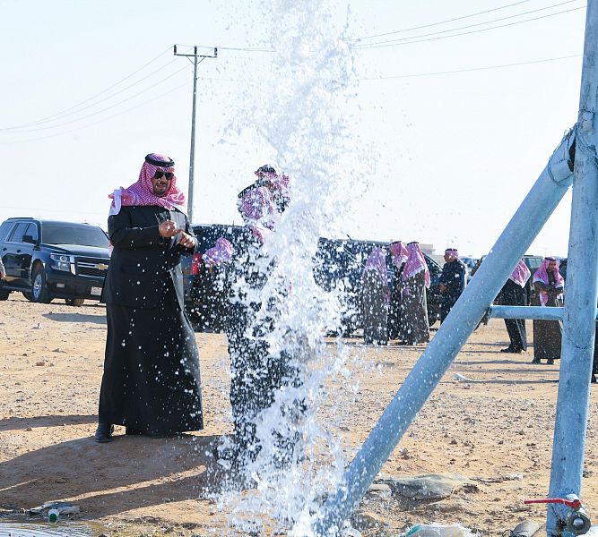 أمير الشمالية يطلع على إمكانيات موارد مياه رفحاء