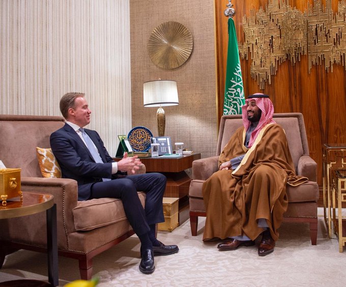 الأمير محمد بن سلمان يبحث التعاون الاقتصادي مع رئيس دافوس