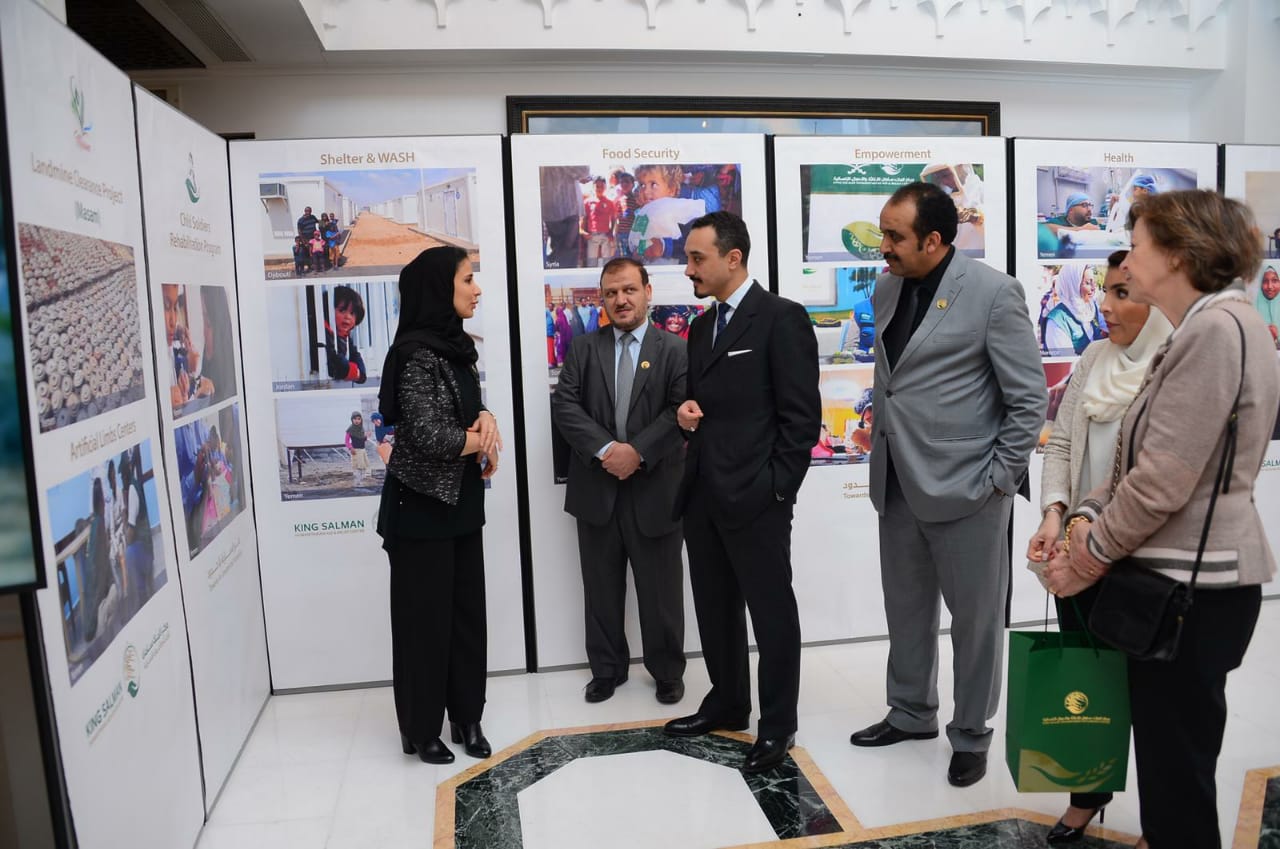 السفير خالد بن بندر يستقبل وفد مركز الملك سلمان للإغاثة