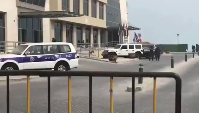 فيديو.. إجراءات أمنية مشددة بمحيط مركز الحجر الصحي بالكويت