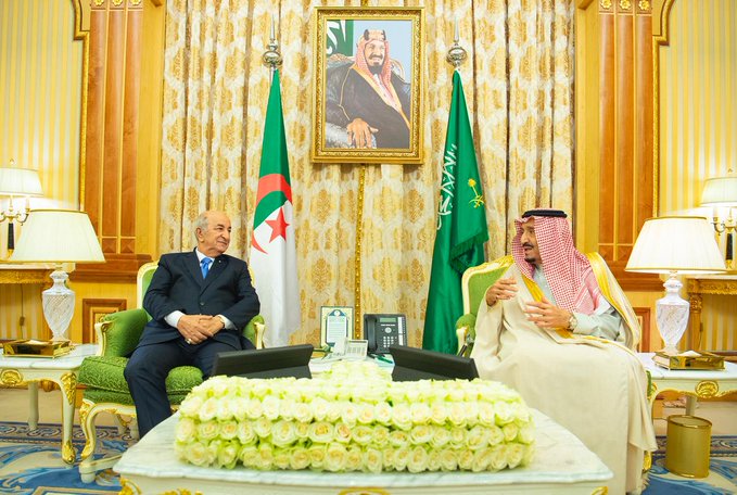 الملك سلمان يبحث تعزيز العلاقات ومستجدات الأحداث الإقليمية والدولية مع رئيس الجزائر