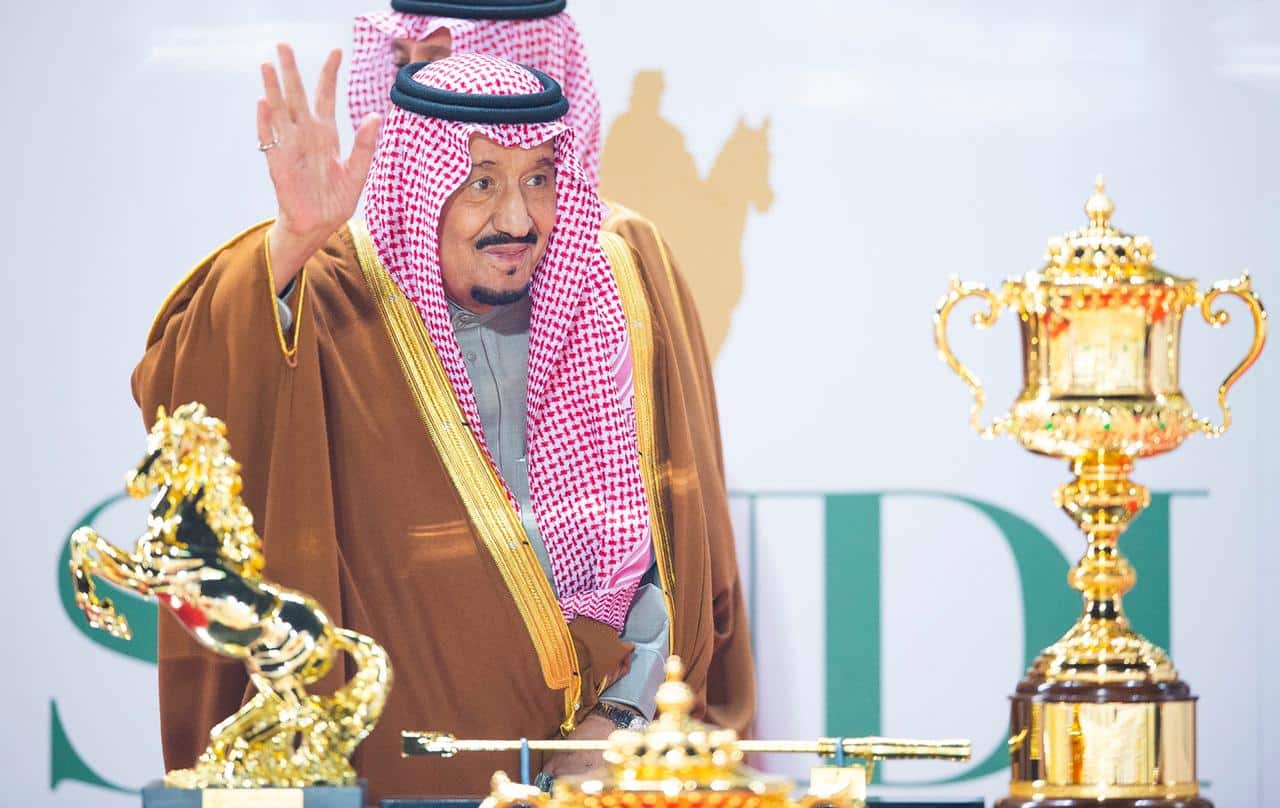 شاهد.. حفاوة الاستقبال بالملك سلمان في كأس السعودية