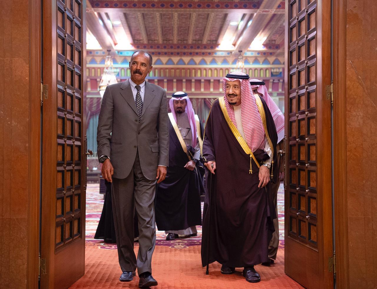 الملك سلمان يستقبل رئيس إريتريا ويقيم مأدبة غداء تكريمًا له