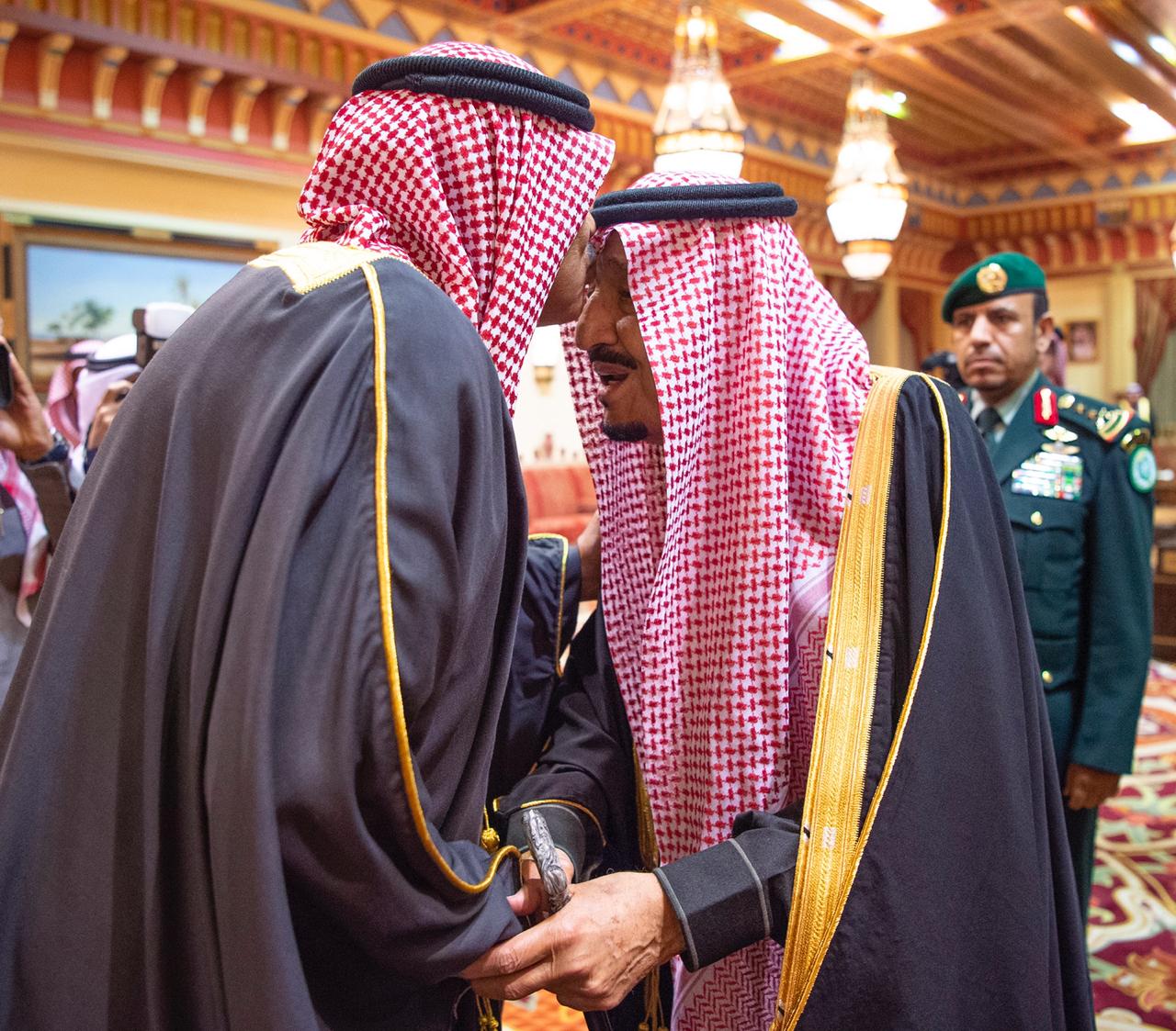 الملك سلمان يستقبل رئيس وزراء الكويت ويقيم مأدبة غداء تكريمًا له