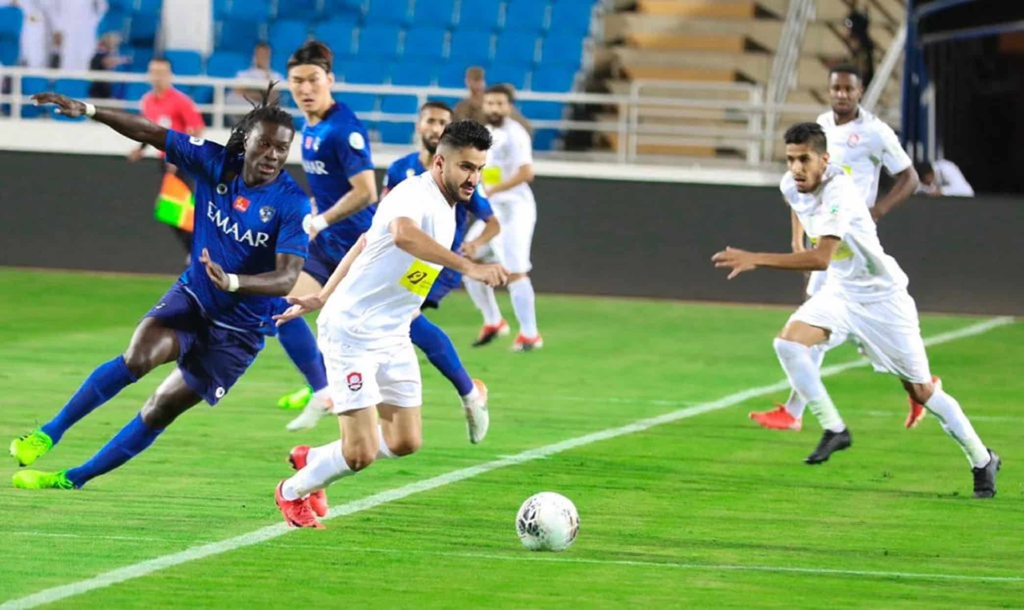 الهلال يسعى لمواصلة تفوقه ضد الرائد