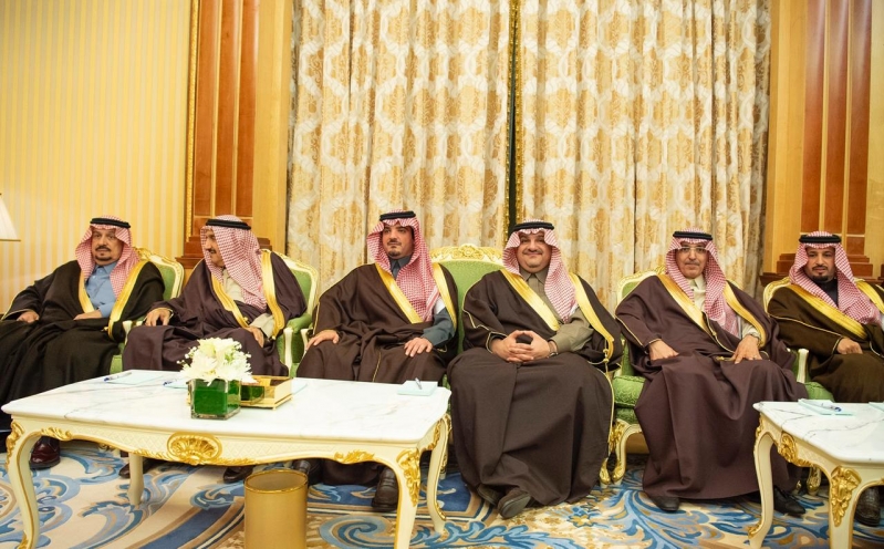 الملك سلمان يستعرض العلاقات الثنائية مع رئيس وزراء اليونان