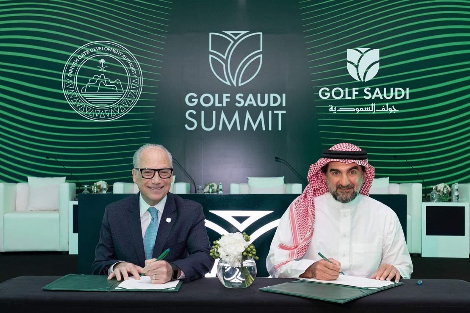 شراكة بين جولف السعودية وبوابة الدرعية لإنشاء ملعب عالمي
