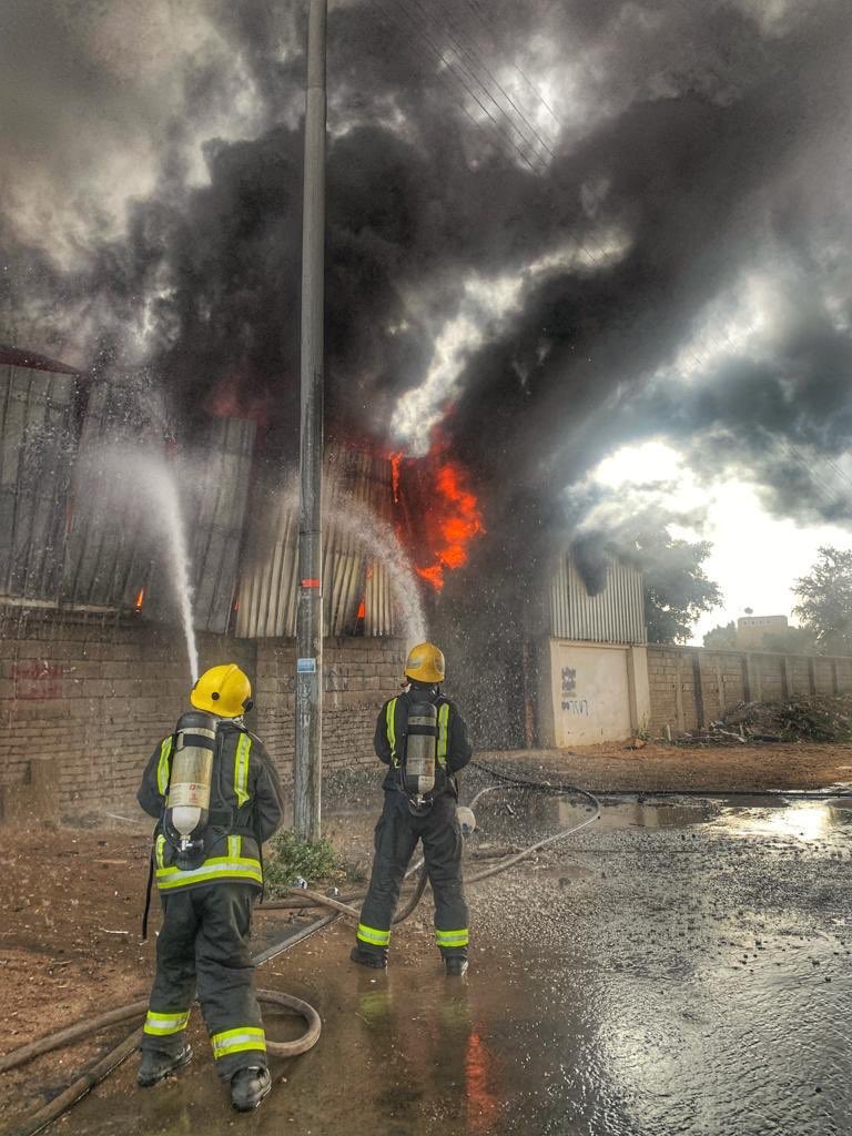 حريق في مستودع بالطائف والمدني يتدخل