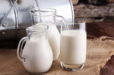 كوبان من الحليب يوميًا يزيدان خطر الإصابة بسرطان الثدي