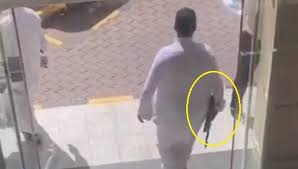 تفاصيل القبض على شخص استعرض بسلاح رشاش في الرياض