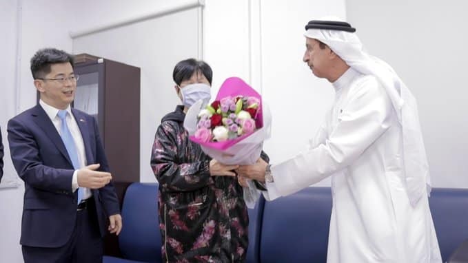 الإمارات تعلن شفاء الجدة الصينية من فيروس كورونا