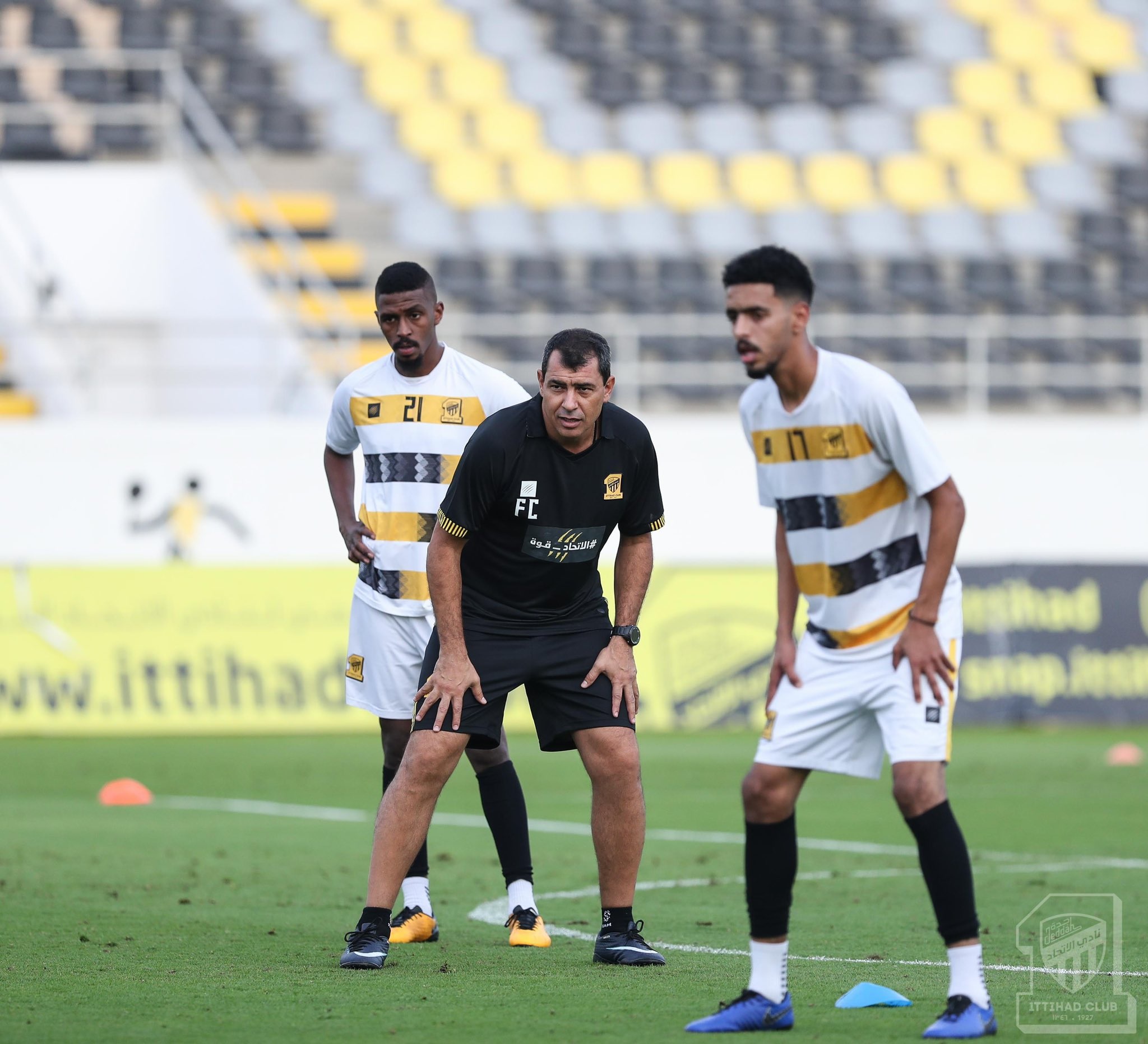 كاريلي يُهدد لاعبي الاتحاد بالعقوبات