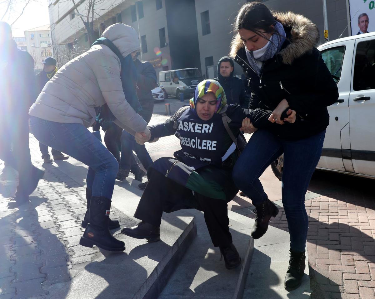 تركية اُعتقلت 30 مرة لدفاعها عن ابنها المعتقل !