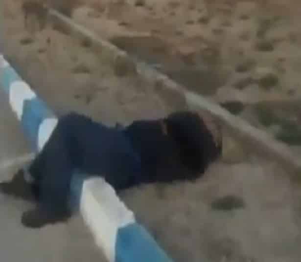فيديو.. مشهد مروع لمصاب بـ كورونا في أحد شوارع إيران