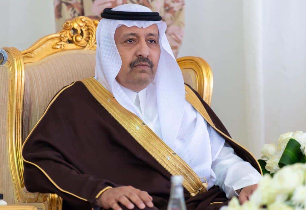 أمير الباحة يوجه بتعليق نظام البصمة مؤقتًا