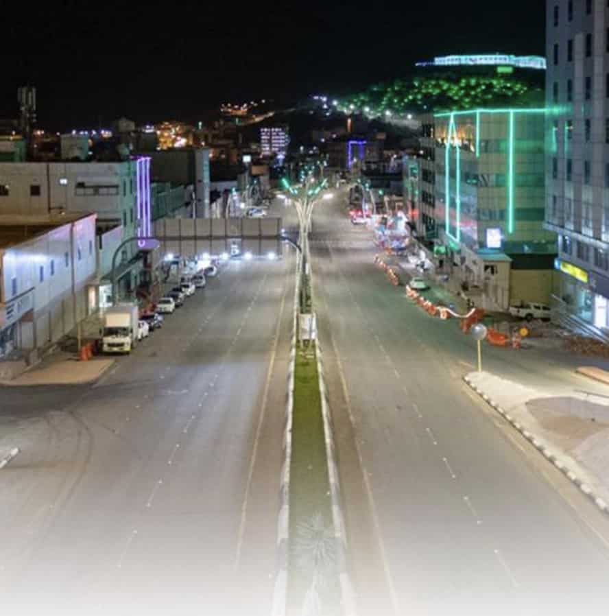 محافظة بلجرشي تطالب متسوقي سوق تجاري بالكشف الطبي بعد بصقة وافد