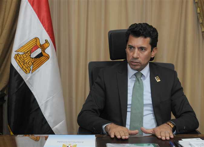 وزارة الرياضة المصرية تُوضح مصير الدوري بعد تعليقه 15 يومًا