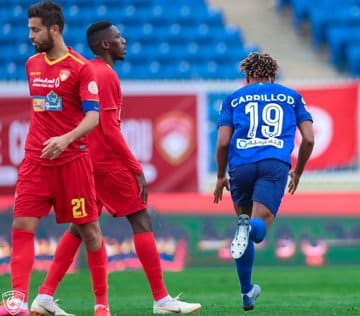 شاهد.. جماهير تابعت مباراة الهلال وضمك من أعالي الجبال بدوري محمد بن سلمان