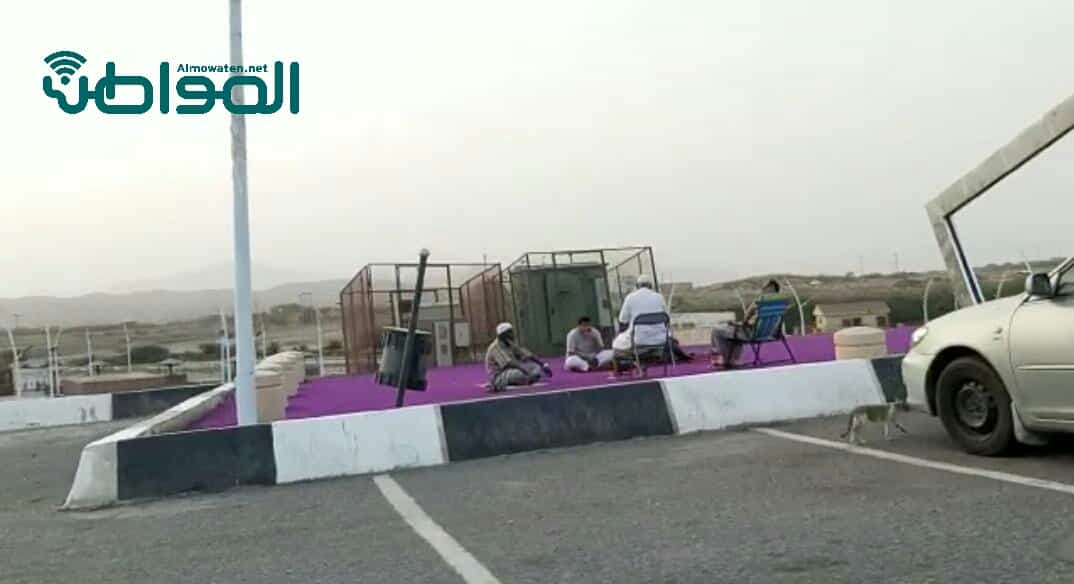 منهم كبار سن.. منتزه العين الحارة بالحرث يكتظ بالزوار  !