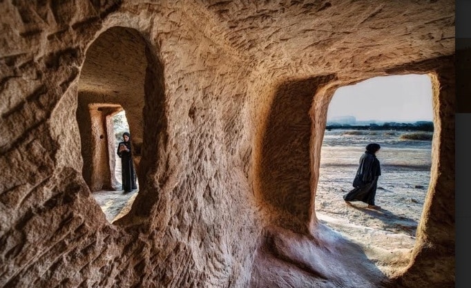 البيوت المنحوتة في الجبال.. آثار سعودية بشهرة عالمية