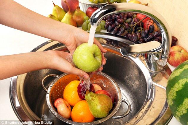 استشارية تغذية لـ”المواطن”: تجنبوا الخل.. الماء يكفي لغسل الفواكه والخضراوات