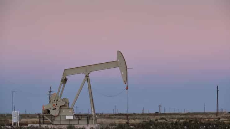 النفط يتعافى بعد تلميح ترامب بالتدخل في حرب الأسعار 