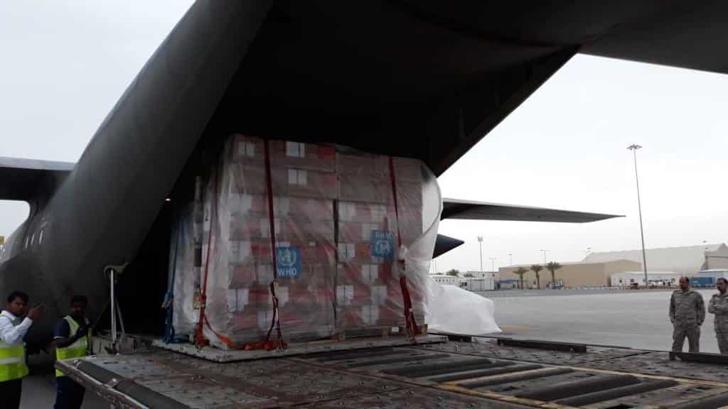 القوات الجوية السعودية تنقل الإمدادات الطبية إلى عدن لمواجهة كورونا