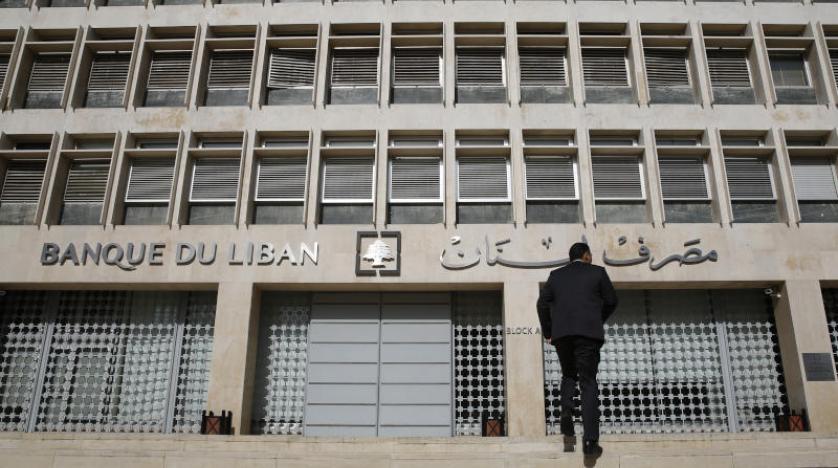 لبنان يجمد أصول 20 مصرفاً ويتحفظ على أموال رؤسائها