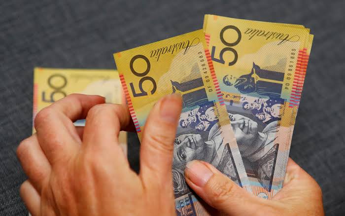 الدولار الأسترالي ينخفض إلى أدنى مستوى له منذ 17 عامًا