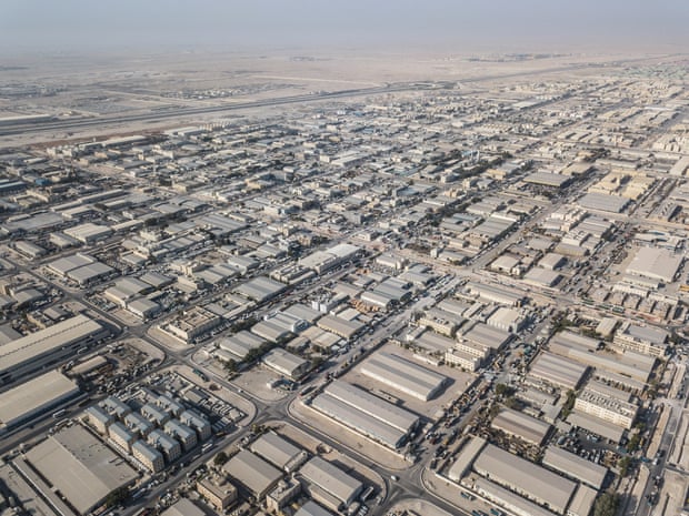 كورونا حول معسكرات العمال في قطر إلى سجن للمهاجرين