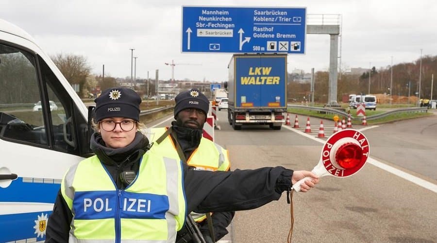 النمسا تغلق حدودها مع ألمانيا لمواجهة تفشي كورونا
