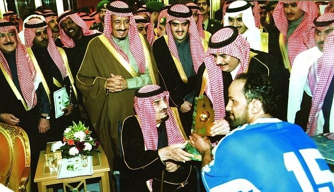 شاهد.. الهلال يستعيد ذكريات نهائي كأس المؤسس