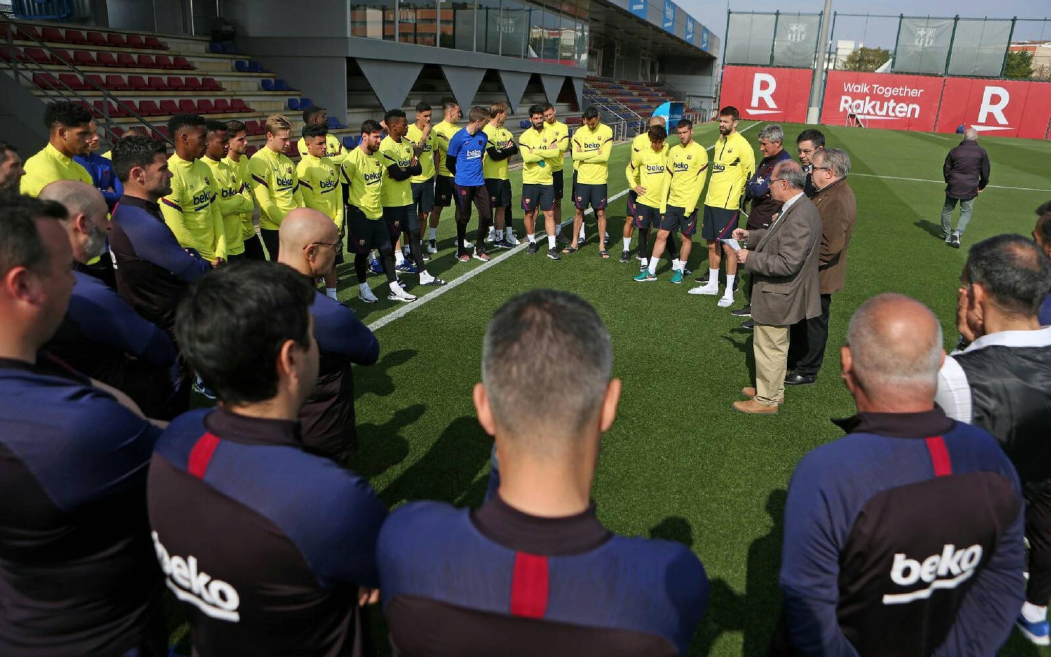 برشلونة يبدأ خطوات العودة للتدريبات