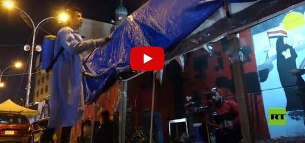 فيديو.. متطوعون يعقمون ميدان التظاهرات في بغداد