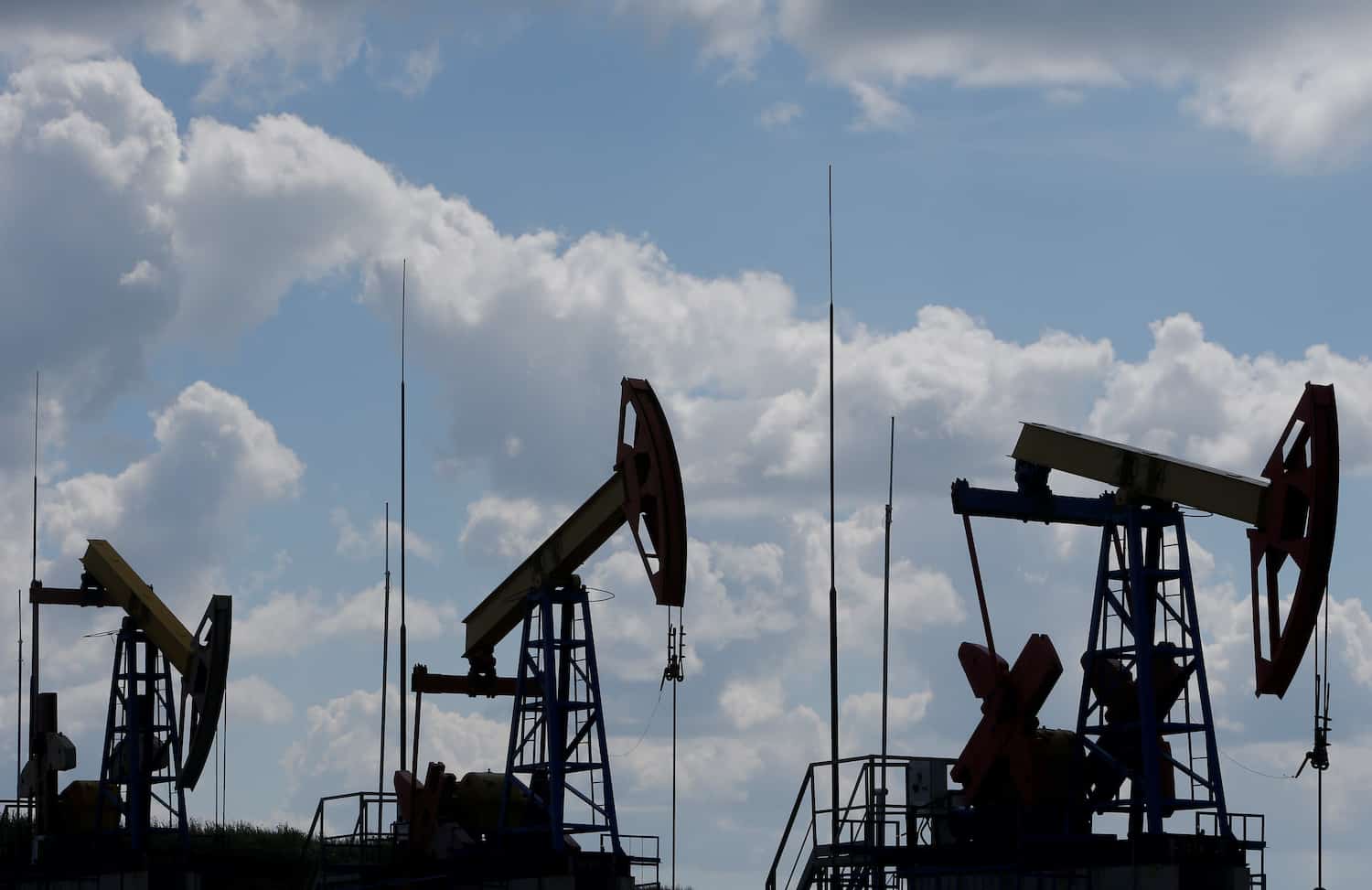 تباين أسعار النفط بعد اتفاق أوبك+ التاريخي