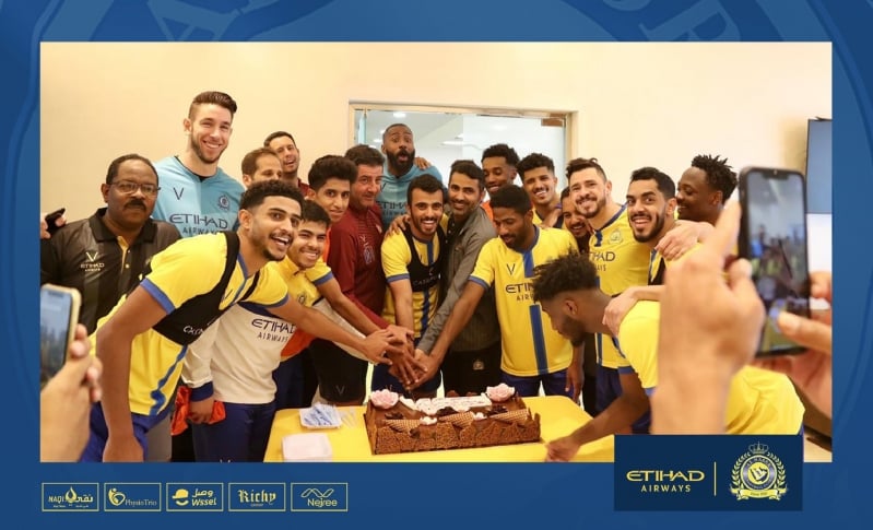 لاعبو النصر يحتفلون بمولودة المنصور