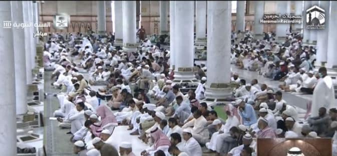 فيديو.. خطيب المسجد النبوي : كورونا طعن العالم في رئتيه