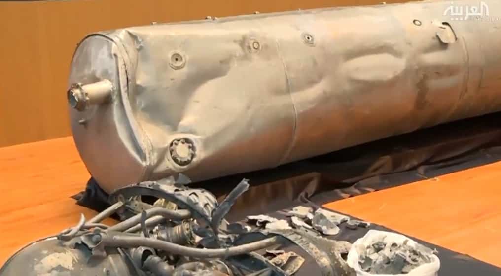 فيديو يعرض أشلاء الصاروخ الحوثي ومتحدث التحالف يعلق: نامت الرياض مطمئنة