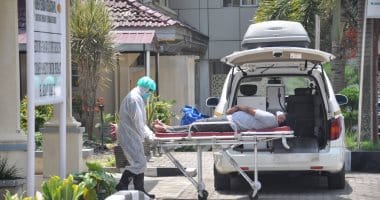 سائق إسعاف يغتصب مريضة كورونا أثناء نقلها إلى المستشفى!