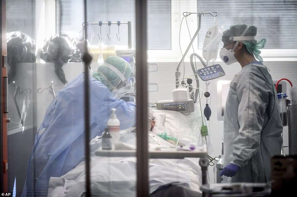 فيديو صادم مرضى كورونا بإسبانيا مستلقين على أراضي المستشفيات