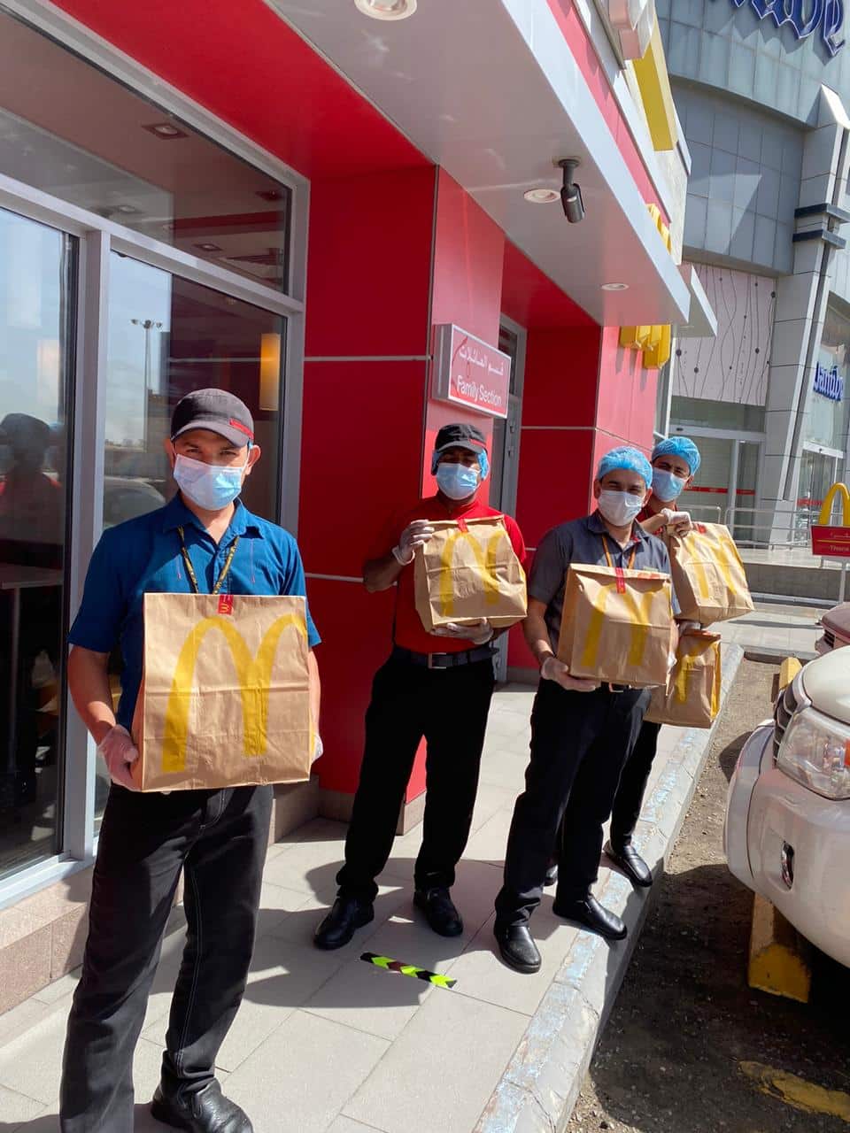 ماكدونالدز تقدم وجبة مجانية لأبطال الصحة والشرطة ونزلاء الحجر