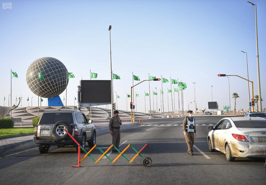 صور.. مجهودات رجال الأمن والتزام أهالي جدة بمنع التجول